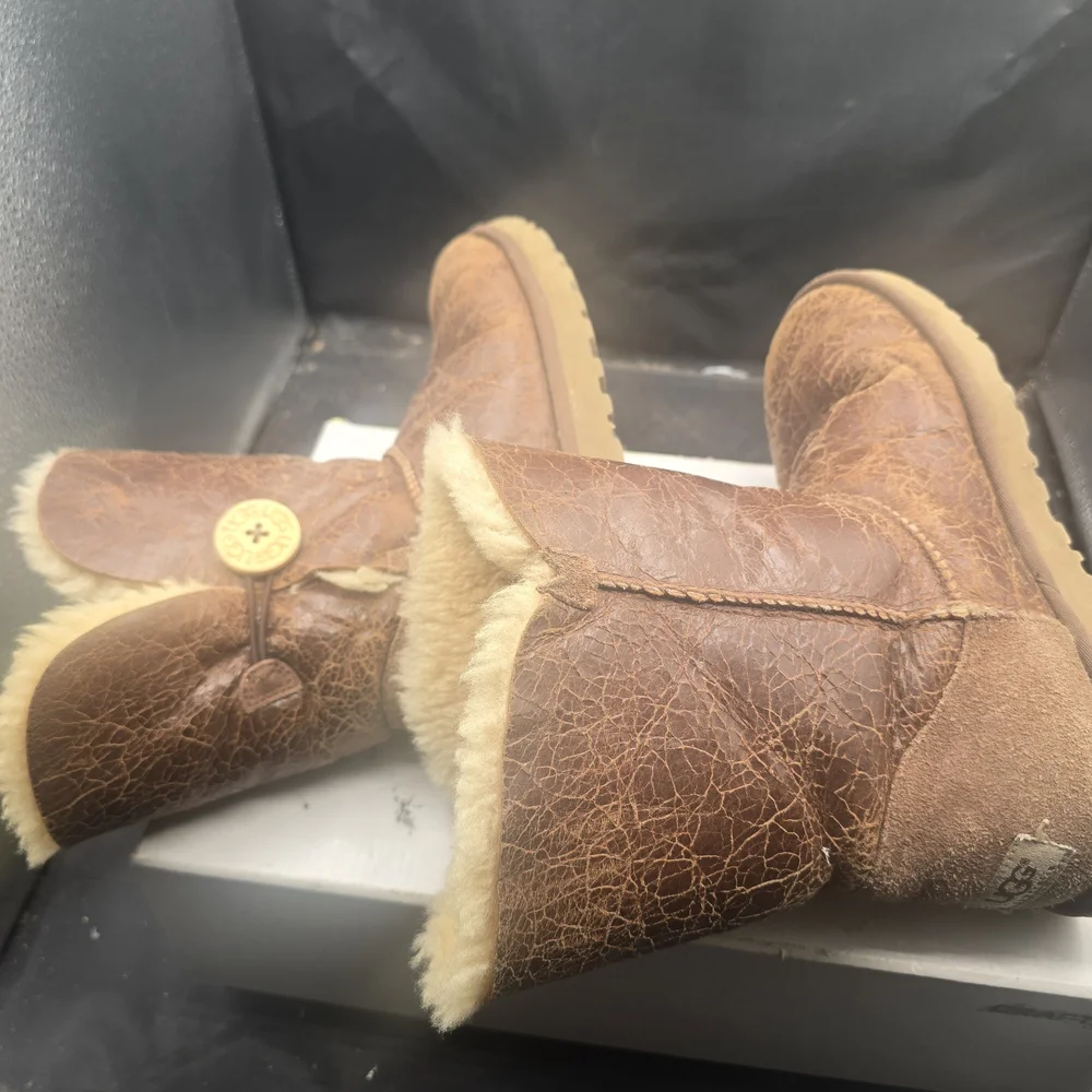 UGG Brown Winter Boots with Cream‎ Lining